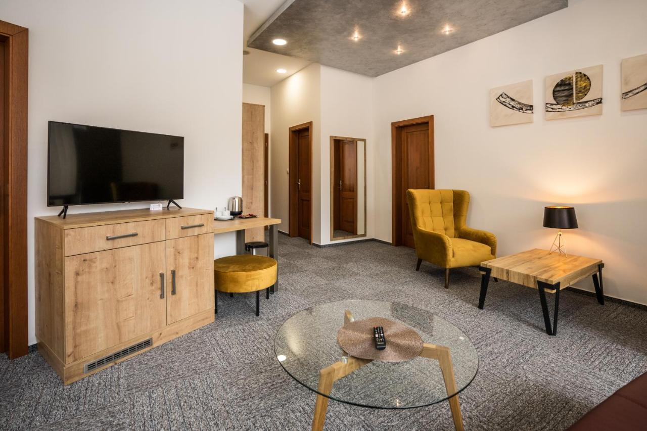 Hotel Somka Drienica ภายนอก รูปภาพ