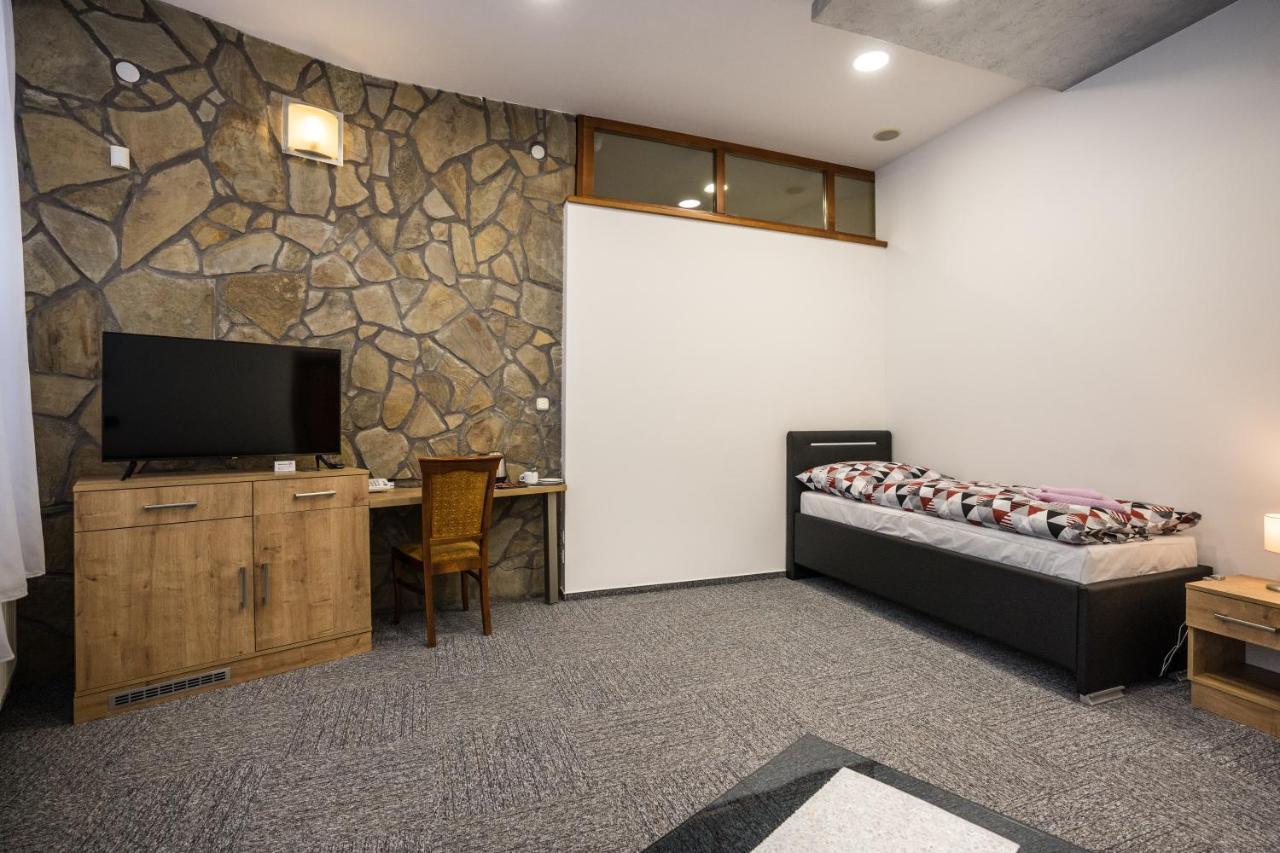 Hotel Somka Drienica ภายนอก รูปภาพ
