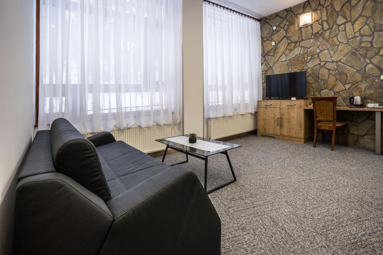 Hotel Somka Drienica ภายนอก รูปภาพ
